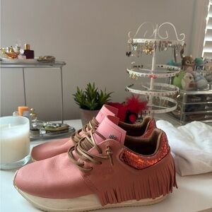 Stylish Pink Shoes with Fringe (includes dust bag + laces)